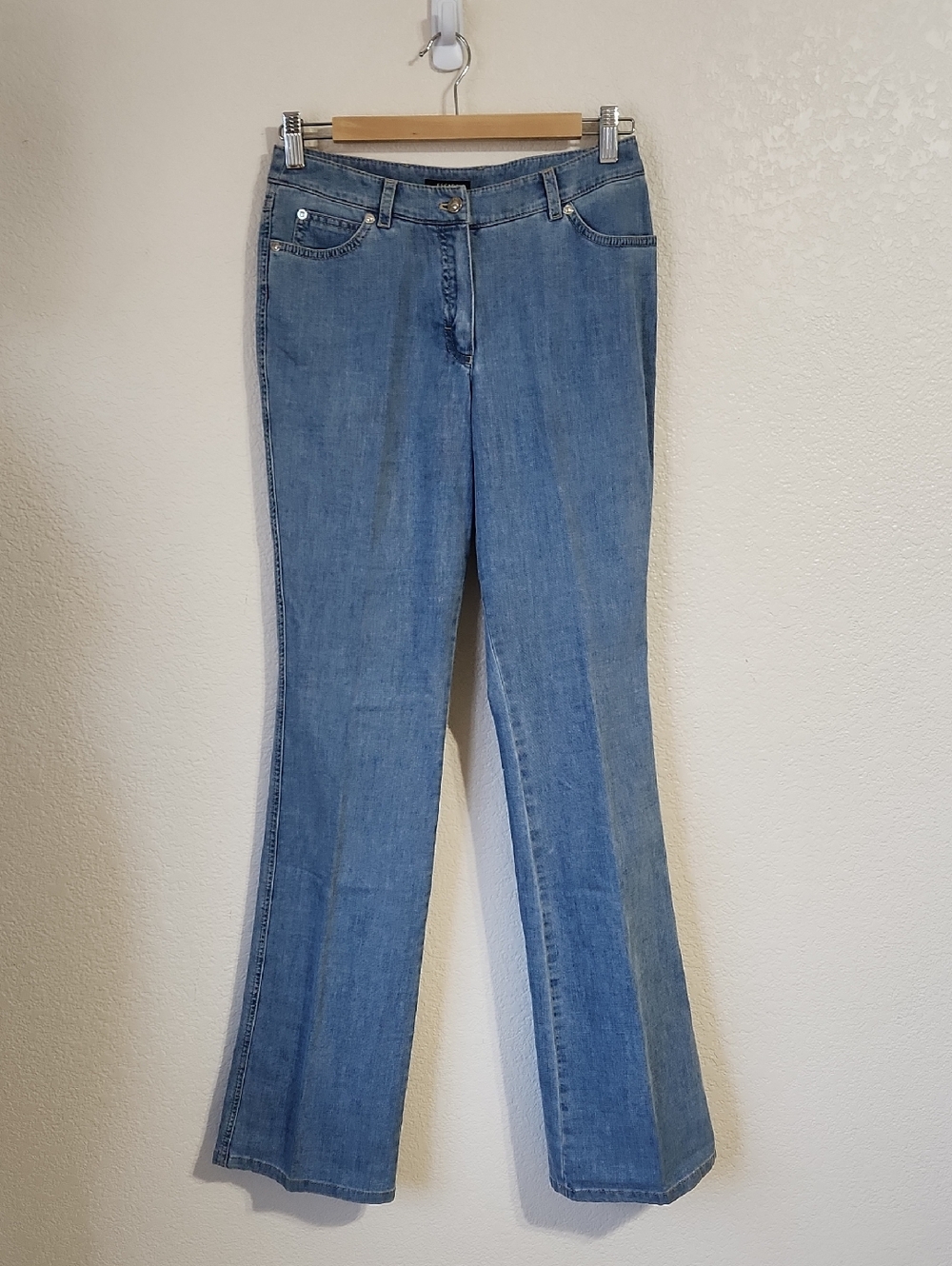 Escada Flare Leg Denim Medium Wash Jeans Size 36/US 6 - Picture 3 of 10